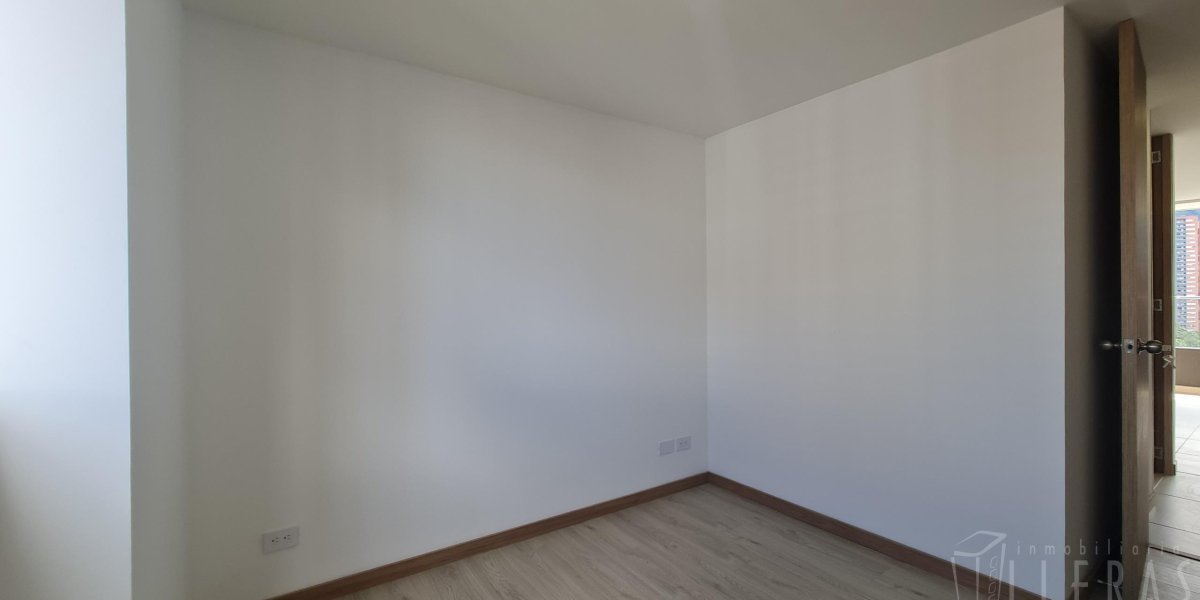 1000351053
