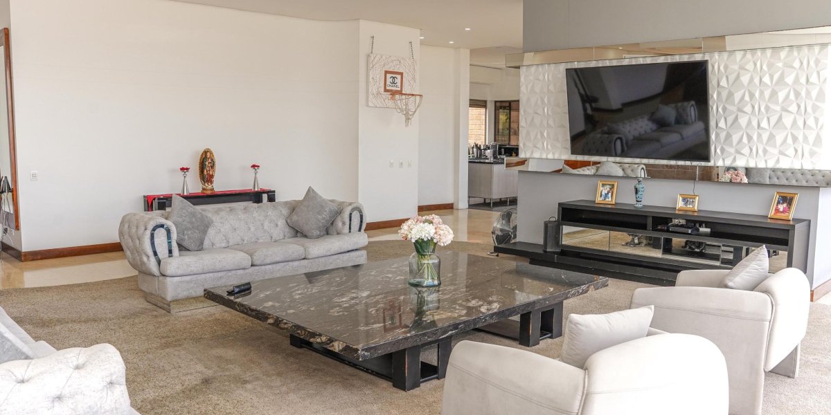 183cbbc5-8eb3-404f-bc15-d0a756761bab