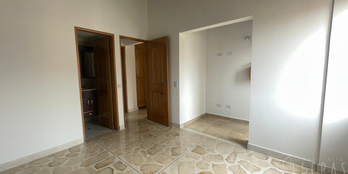 Imagen-de-WhatsApp-2025-05-15-a-las-10.22.22_7d55b123