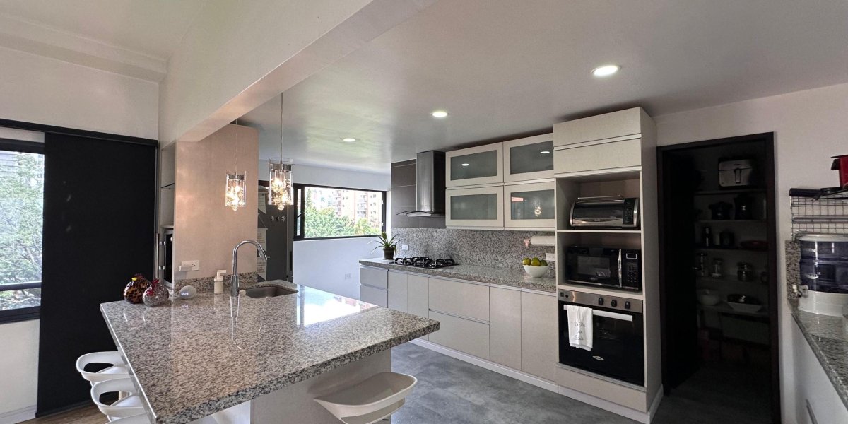 e700c1ed-93b0-4322-abab-f7bc6c4b0389